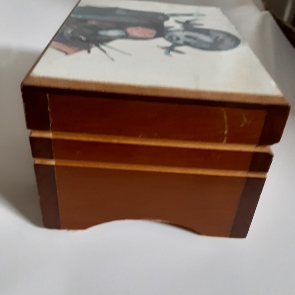 Vtg Thorens small wood music  box - Picture 4 of 11